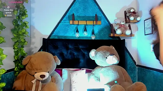 Snapshot of _Sophie__miller chatting on February 13, 8:13 pm  Sophie  miller online show from February 13, 8:13 pm