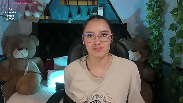 Snapshot of _Sophie__miller chatting on March 19, 7:27 pm  Sophie  miller online show from March 19, 7:27 pm