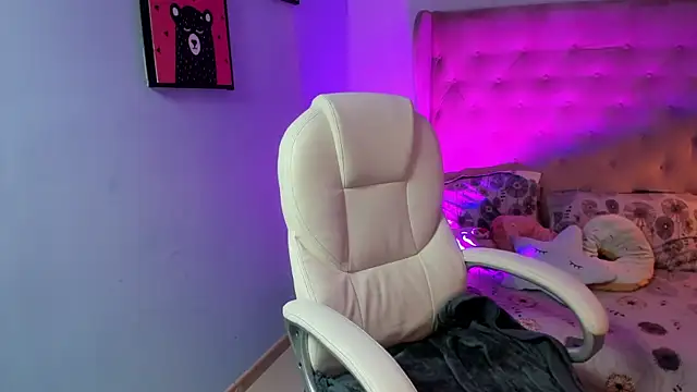 Snapshot of _Sophie__miller chatting on November 5, 8:20 pm Sophie miller online show from November 5, 8:20 pm