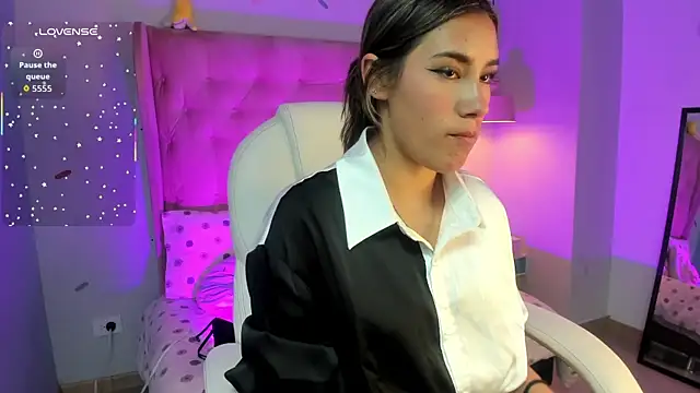 Snapshot of _Sophie__miller chatting on November 18, 7:07 pm Sophie miller online show from November 18, 7:07 pm