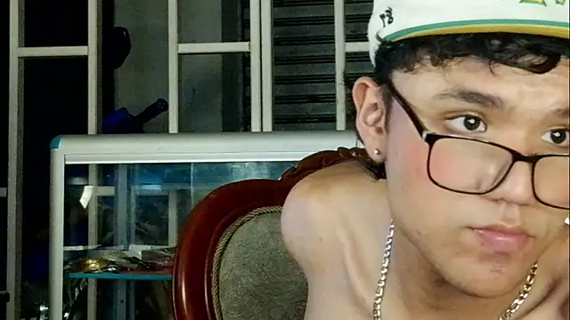 Snapshot of Baby_Cream chatting on January 4, 10:27 am Baby Cream online show from January 4, 10:27 am