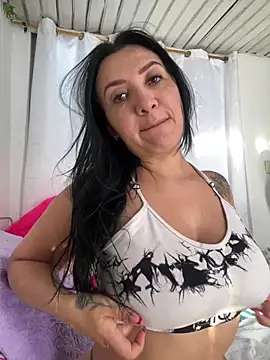 juliamond online show from March 7, 9:27 pm