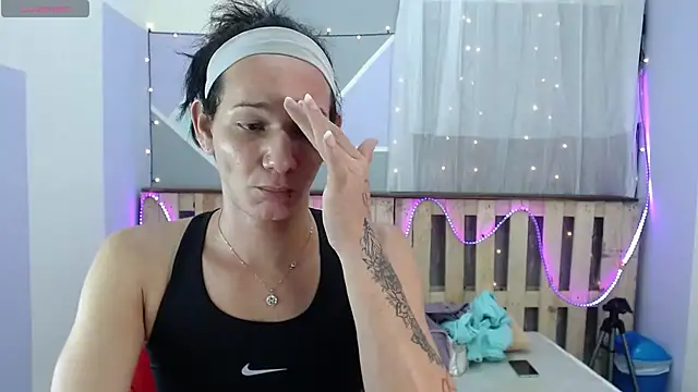 Snapshot of Michellcockxxx chatting on February 5, 4:16 am Michellcockxxx online show from February 5, 4:16 am