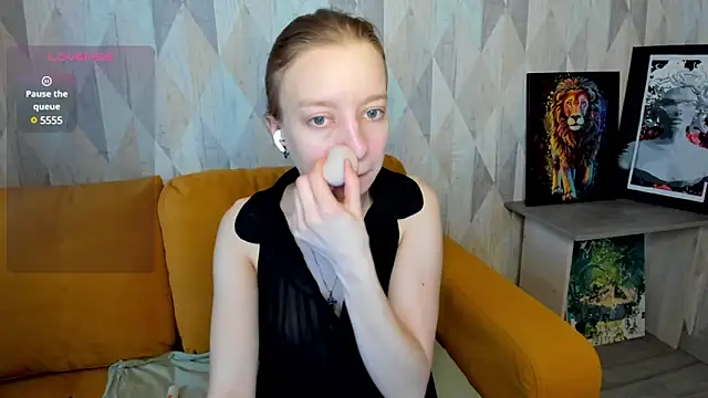 Snapshot of Michelle_Blond chatting on February 17, 6:53 am Michelle Blond online show from February 17, 6:53 am