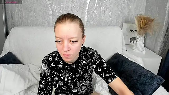 Snapshot of Michelle_Blond chatting on September 30, 7:35 am Michelle Blond online show from September 30, 7:35 am