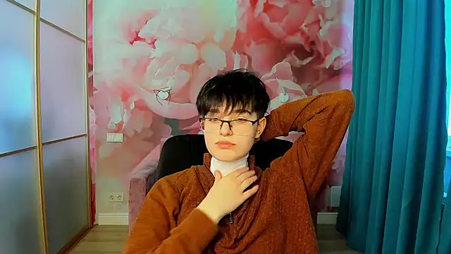 EmiliaYours online show from December 3, 10:17 am