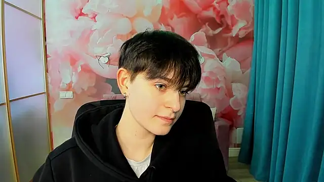 EmiliaYours online show from December 6, 3:22 pm