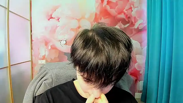 EmiliaYours online show from December 8, 9:46 am