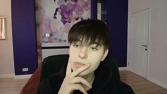 EmiliaYours online show from December 13, 12:39 pm