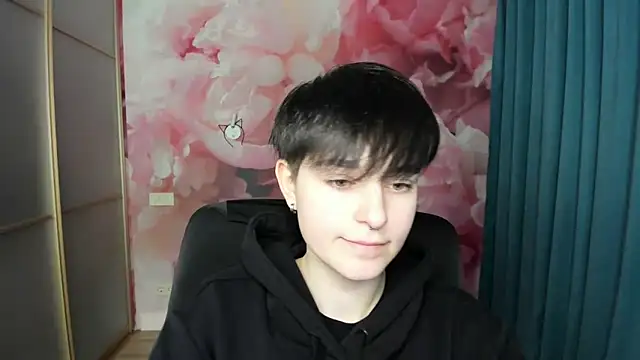 EmiliaYours online show from December 14, 3:58 pm