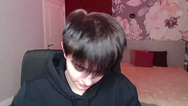 EmiliaYours online show from December 15, 6:40 am