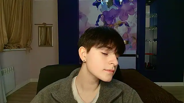 EmiliaYours online show from December 16, 3:32 pm