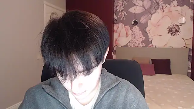 EmiliaYours online show from December 17, 6:56 am