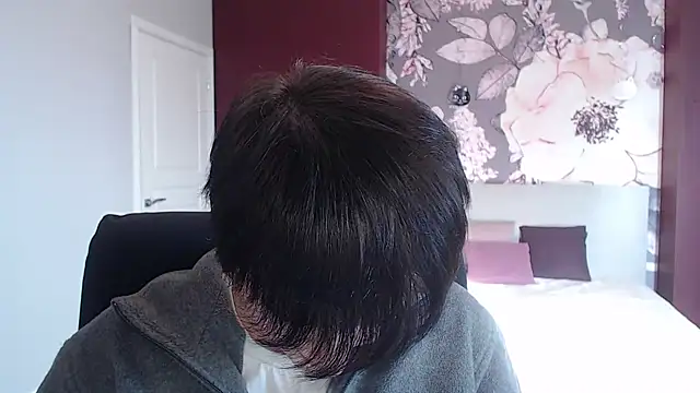 EmiliaYours online show from December 17, 10:34 am