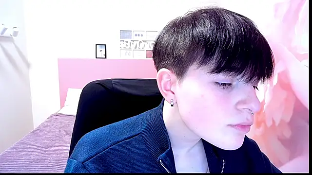 EmiliaYours online show from December 28, 5:14 pm