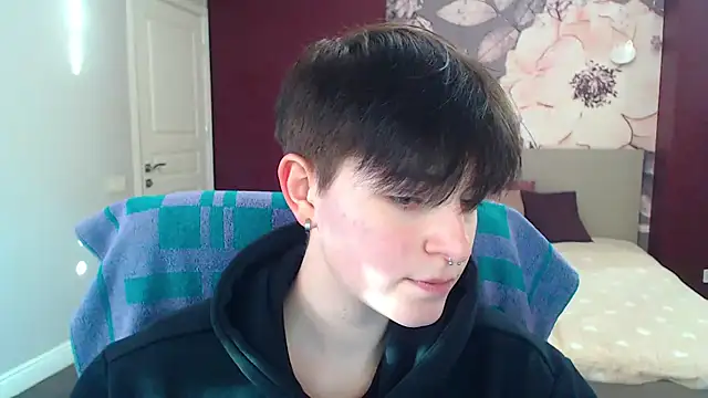 EmiliaYours online show from January 14, 1:17 pm