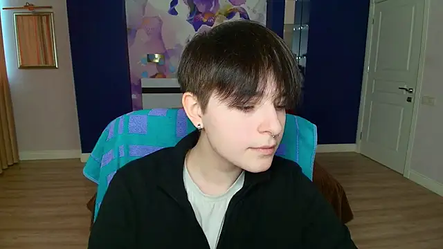 EmiliaYours online show from February 1, 1:20 pm