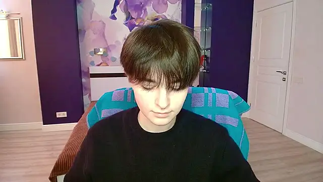 EmiliaYours online show from February 18, 1:33 pm