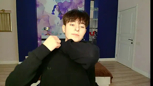 EmiliaYours online show from February 25, 2:00 pm