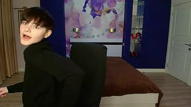 EmiliaYours online show from March 1, 4:11 pm