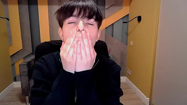 EmiliaYours online show from March 3, 4:24 pm