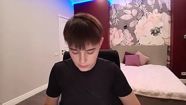 EmiliaYours online show from September 26, 3:16 pm