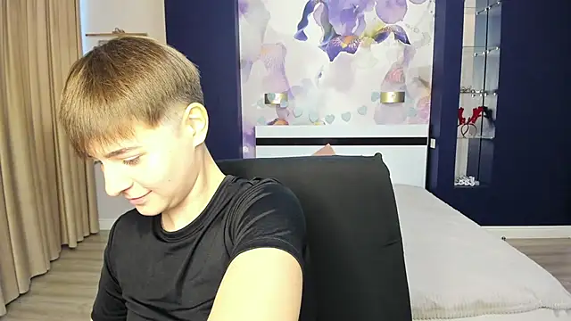 EmiliaYours online show from September 30, 12:32 pm