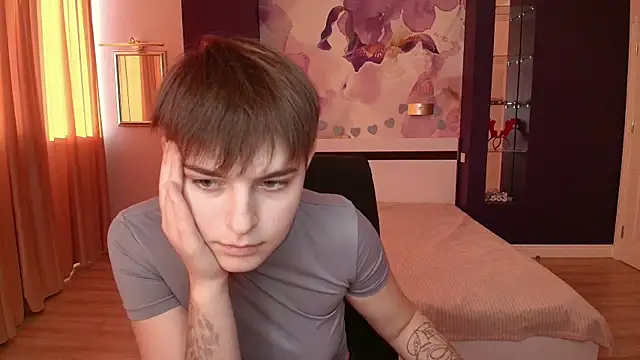 EmiliaYours online show from October 12, 1:21 pm