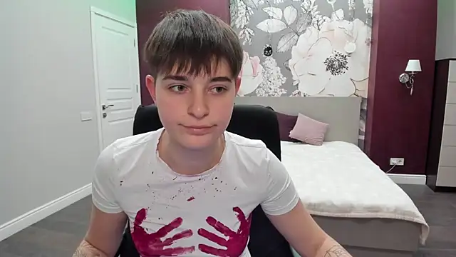 EmiliaYours online show from November 1, 3:25 pm