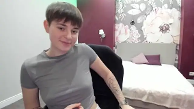 EmiliaYours online show from November 8, 2:28 pm