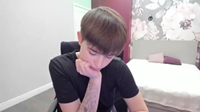 EmiliaYours online show from November 10, 2:49 pm