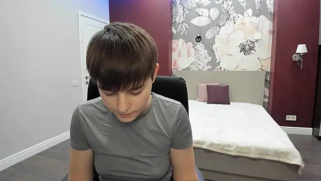 EmiliaYours online show from November 22, 2:49 pm