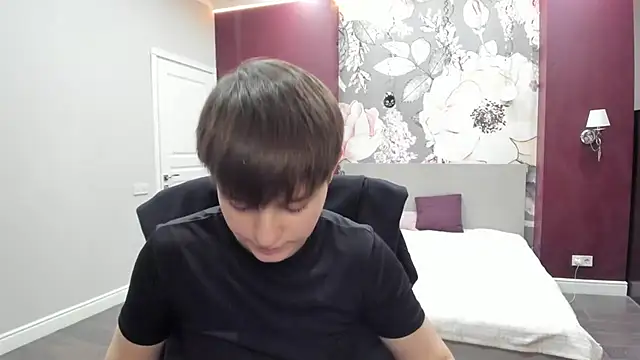 EmiliaYours online show from January 19, 4:00 pm