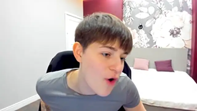 EmiliaYours online show from February 14, 3:20 pm