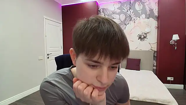 EmiliaYours online show from March 13, 3:18 pm