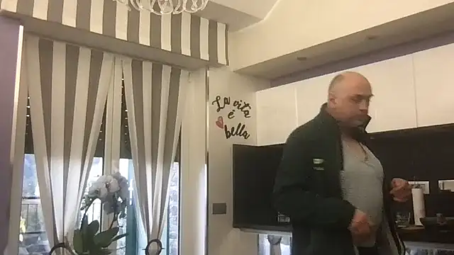 Snapshot of pantomax chatting on December 3, 1:42 pm pantomax online show from December 3, 1:42 pm