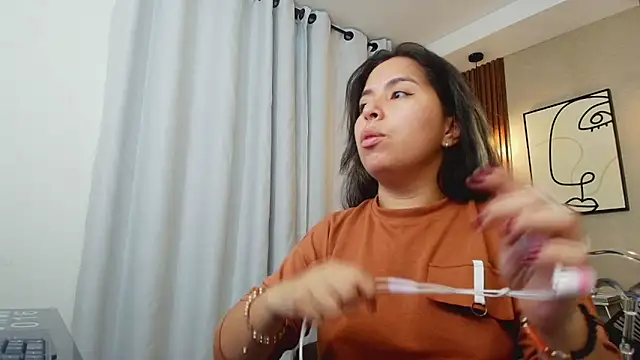 Sharlotte Milk online show from September 15, 11:10 am