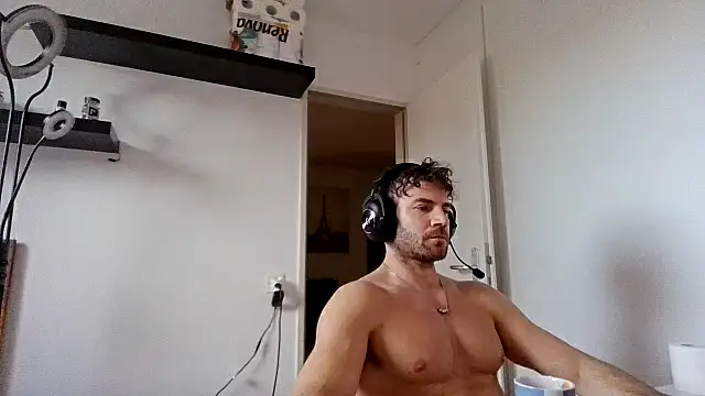 alpha-hunk online show from December 18, 1:17 pm