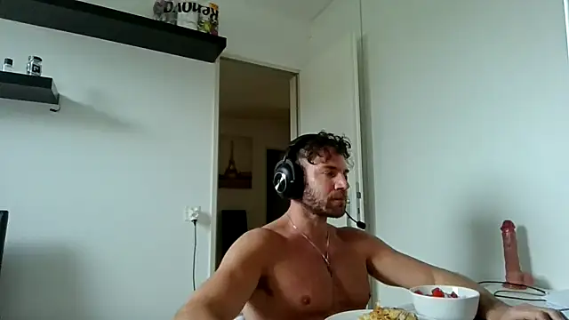 alpha-hunk online show from April 20, 1:36 pm