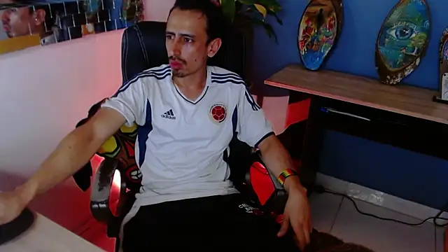 Sr Magnus  online show from March 15, 3:40 am