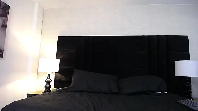 Sr Magnus  online show from March 18, 4:15 am