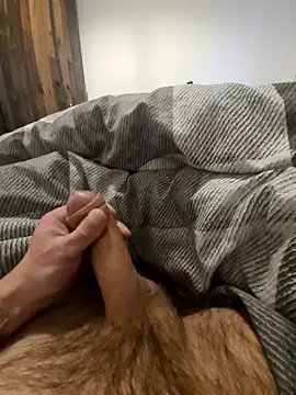 Snapshot of NiceBone000 chatting on December 4, 2:04 pm NiceBone000 online show from December 4, 2:04 pm