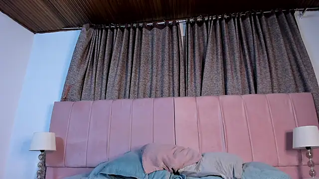 Snapshot of aurora_divine chatting on February 26, 1:43 am aurora divine online show from February 26, 1:43 am