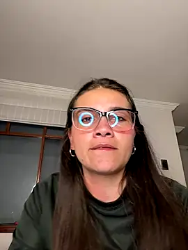 Snapshot of aurora_divine chatting on September 12, 11:04 pm aurora divine online show from September 12, 11:04 pm