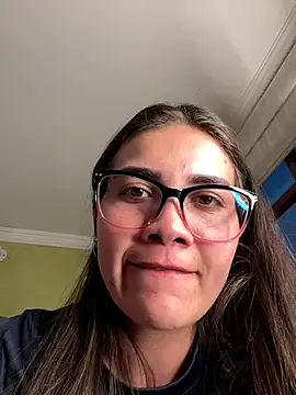 Snapshot of aurora_divine chatting on December 3, 10:41 pm aurora divine online show from December 3, 10:41 pm