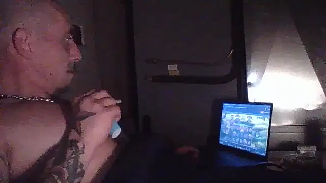 Snapshot of CandiedPompano chatting on October 30, 5:13 pm CandiedPompano online show from October 30, 5:13 pm