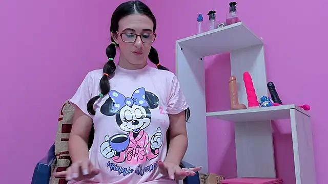 Snapshot of LolaBoobs chatting on February 24, 4:05 am LolaBoobs online show from February 24, 4:05 am