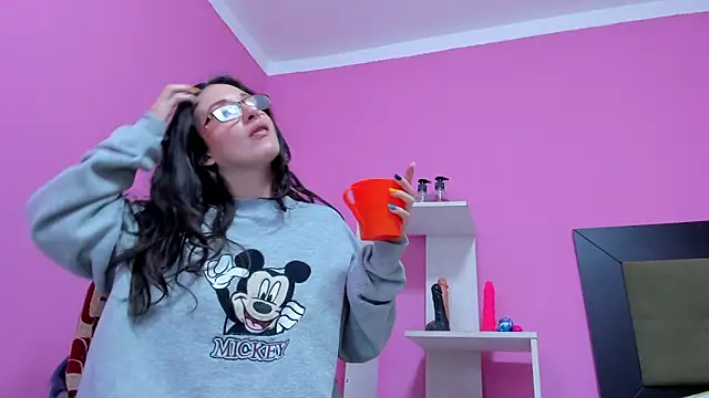 Snapshot of LolaBoobs chatting on March 10, 7:53 am LolaBoobs online show from March 10, 7:53 am