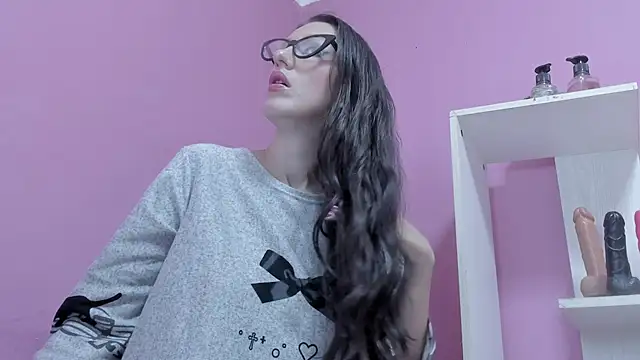 Snapshot of LolaBoobs chatting on November 17, 5:13 am LolaBoobs online show from November 17, 5:13 am