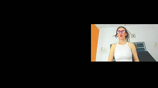 Snapshot of LolaBoobs chatting on July 20, 1:13 pm LolaBoobs online show from July 20, 1:13 pm